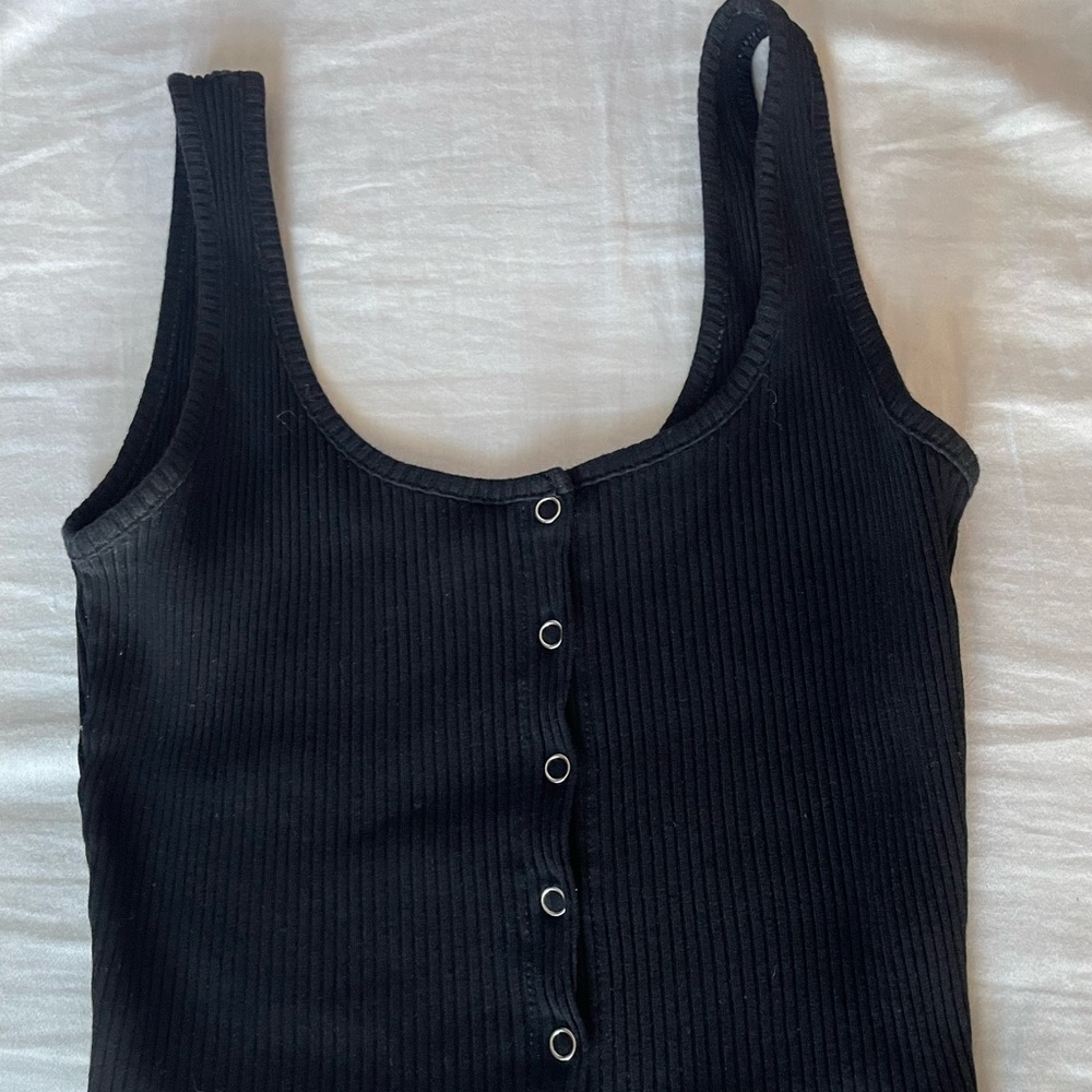 Crop top black button shirt